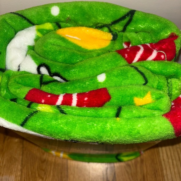 Squishmallows Green Blanket with Colorful Characters - Picture 3 of 4